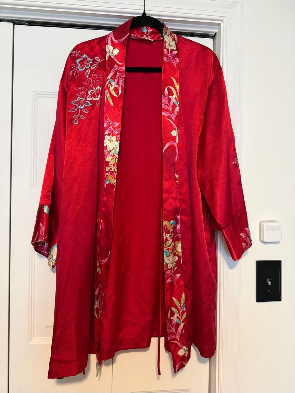 Oscar de la Renta Satin Floral-Trim Kimono Robe